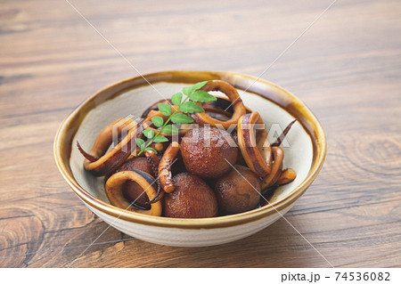 おいしい いかと里芋の煮物 甘辛 おいしい いかと里芋の煮物 甘辛 74536082