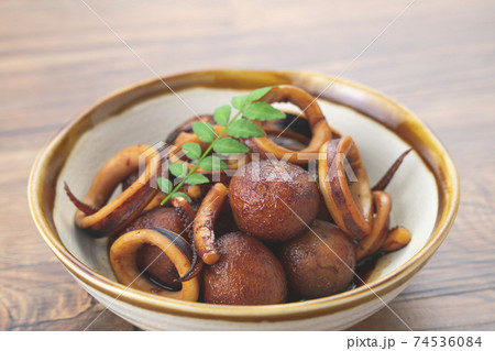 おいしい いかと里芋の煮物 甘辛 おいしい いかと里芋の煮物 甘辛 74536084