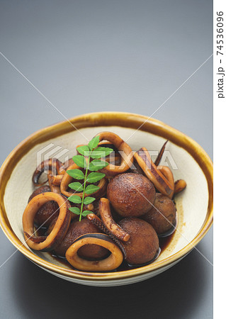 おいしい いかと里芋の煮物 甘辛 おいしい いかと里芋の煮物 甘辛 74536096