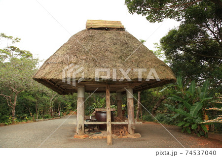 高倉　奄美群島特有の穀倉 74537040
