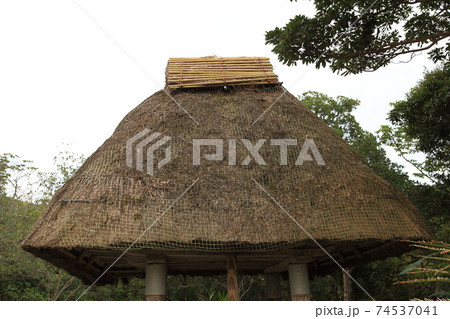 高倉　奄美群島特有の穀倉 74537041