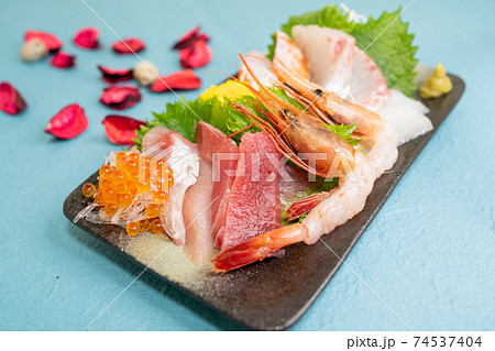 お造り盛り合わせ 74537404