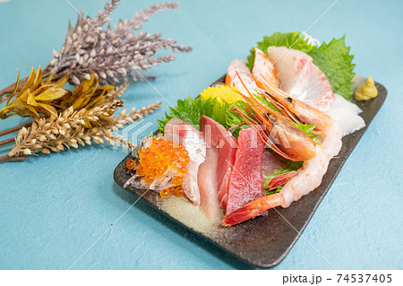 お造り盛り合わせ 74537405