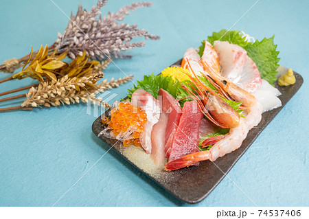 お造り盛り合わせ 74537406