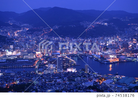 長崎市稲佐山の夜景 長崎市稲佐山の夜景 74538176