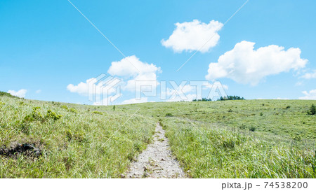 霧ヶ峰高原の風景（夏） 74538200