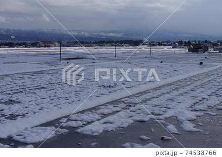 雪国の風景 74538766