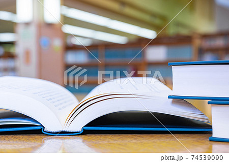 図書館 読書イメージ 勉強イメージ 図書館 読書イメージ 勉強イメージ 74539090