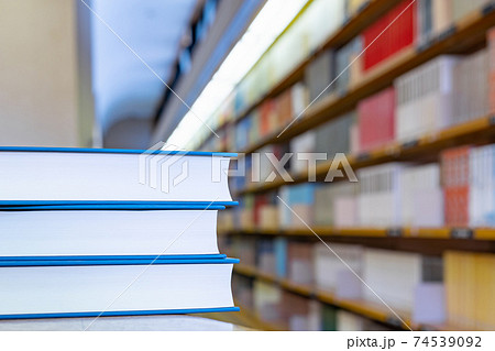 図書館 読書イメージ 勉強イメージ 図書館 読書イメージ 勉強イメージ 74539092