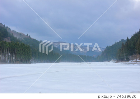 冬の近江の風景 74539620