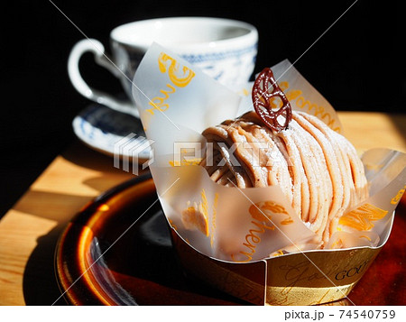 美味しそうなケーキ 74540759