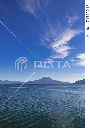 重富海岸から見た桜島の風景 鹿児島県姶良市 重富海岸から見た桜島の風景 鹿児島県姶良市 74542218