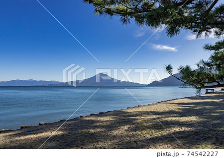 重富海岸から見た桜島の風景　鹿児島県姶良市 74542227