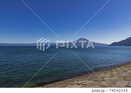 重富海岸から見た桜島の風景　鹿児島県姶良市 74542243
