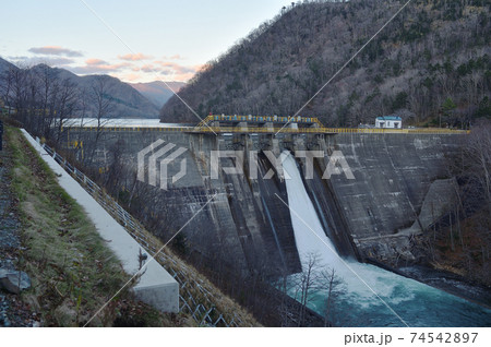 幌満川第三発電所ダム(北海道・様似町・幌満ダム) 幌満川第三発電所ダム(北海道・様似町・幌満ダム) 74542897