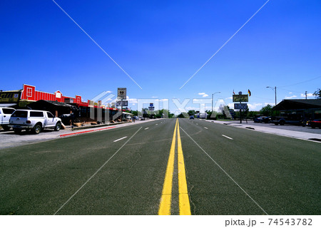 ルート66　快晴のセリグマンの街 74543782