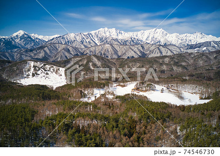 中山高原から見る雄大な爺ヶ岳・鹿島槍ヶ岳・五竜岳 長野県大町市(ドローンによる空撮) 中山高原から見る雄大な爺ヶ岳・鹿島槍ヶ岳・五竜岳 長野県大町市(ドローンによる空撮) 74546730