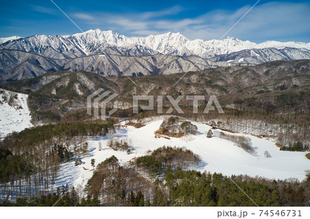 中山高原から見る雄大な爺ヶ岳・鹿島槍ヶ岳・五竜岳　長野県大町市（ドローンによる空撮） 74546731