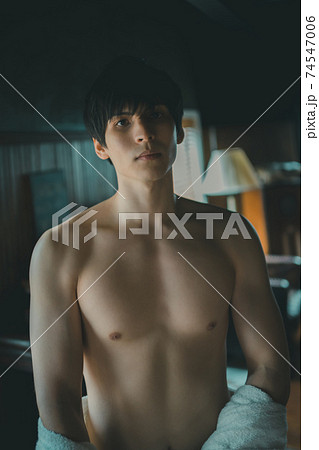 自宅で裸族 74547006