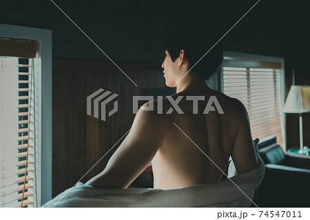 自宅で裸族 74547011