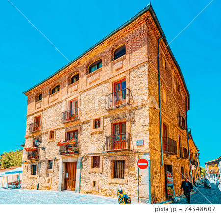 Narrow medieval streets of the city of Segovia, near Madrid. 74548607