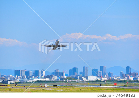 大阪国際空港 離陸 大阪国際空港 離陸 74549132