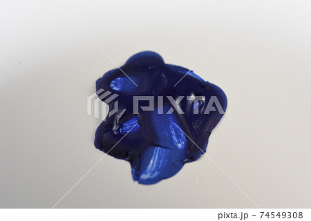 乾いた青い絵の具 74549308