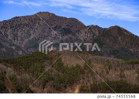 冬晴れと御坂黒岳の山容 冬晴れと御坂黒岳の山容 74555568