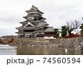 秋の松本城 74560594
