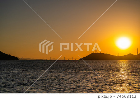 瀬戸内海、フェリー、夕日、 瀬戸内海、フェリー、夕日、 74563112
