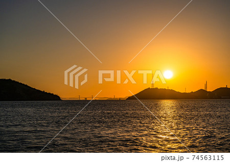 瀬戸内海、フェリー、夕日、 74563115