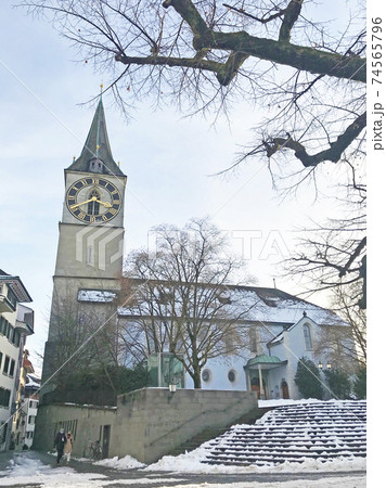スイス、チューリッヒにある聖ペーター教会、冬景色 74565796