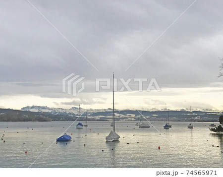 スイス、チューリッヒ湖 74565971