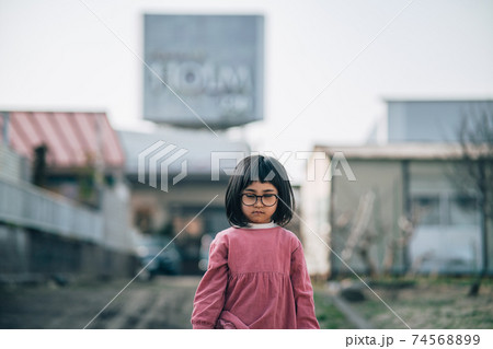 落ち込む女の子 74568899