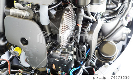 船外機のエンジン 74573556