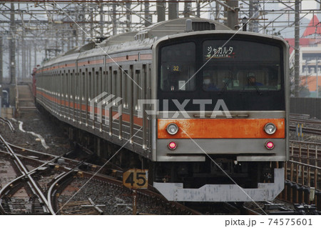 インドネシアへ旅立つ武蔵野線205系（蘇我行：32本目） 74575601