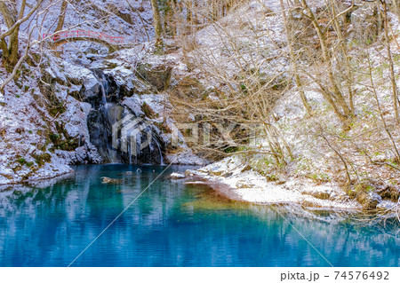 雪の桃太郎の滝 雪の桃太郎の滝 74576492