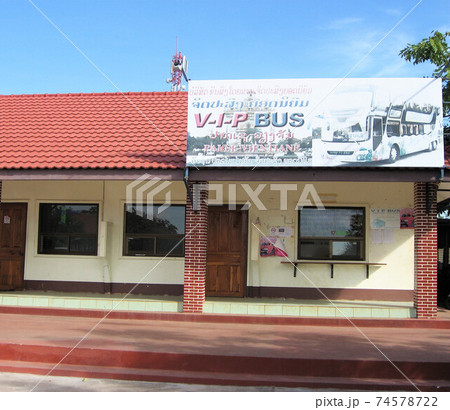 ラオス、パークセーのバスチケットオフィス。 74578722
