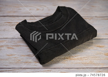 黒のTシャツ 黒のTシャツ 74578726