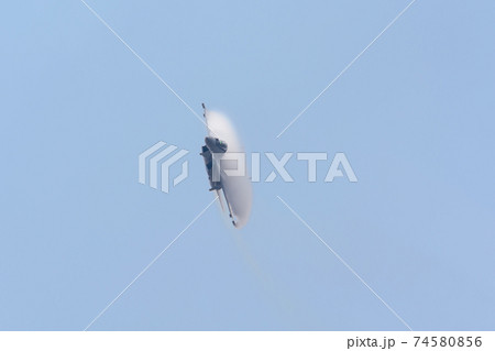 マレーシア空軍スホーイSu-30MKM急旋回 74580856