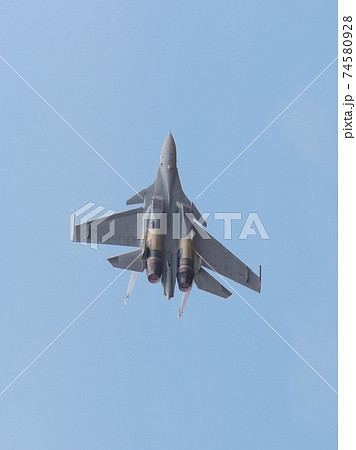 マレーシア空軍スホーイSu-30MKM垂直上昇 74580928