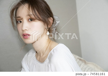 綺麗な女性のポートレート 74581161
