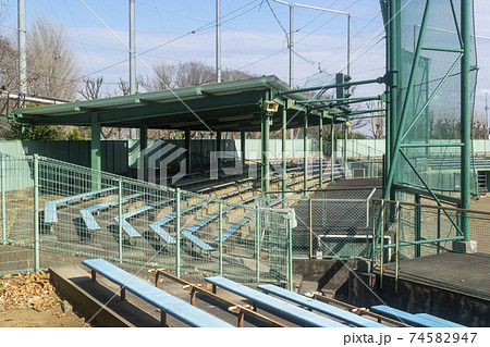 青空と無観客のバックネット裏 青空と無観客のバックネット裏 74582947