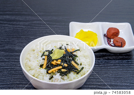 お茶漬けと漬物 74583058