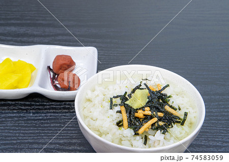 お茶漬けと漬物 74583059