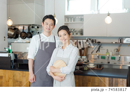 独立開業イメージ　（カフェ・飲食店） 74583817