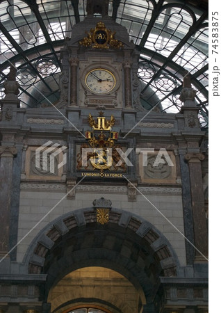 ベルギー　アントワープ中央駅 74583875
