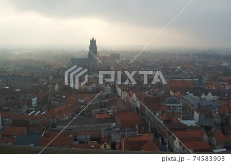 ベルギー　ブルッヘの鐘楼からの景色 74583903