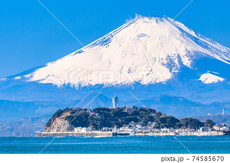 《神奈川県》湘南の海・江ノ島と富士山をのぞむ 74585670