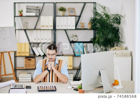 Business strategy concept 74586568